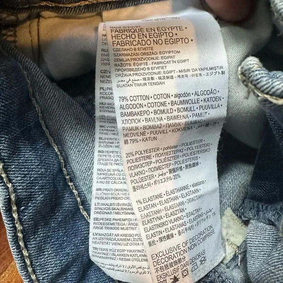 LEVIS Girls Size 16 Regular Folded 3"‎ Inseam - Picture 3 of 4